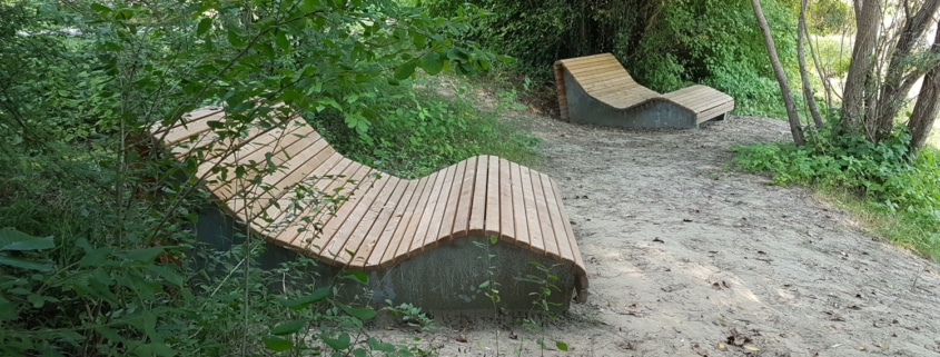 Neu gestaltetes Ufer mit Sitzmöbeln Bad Radkersburg